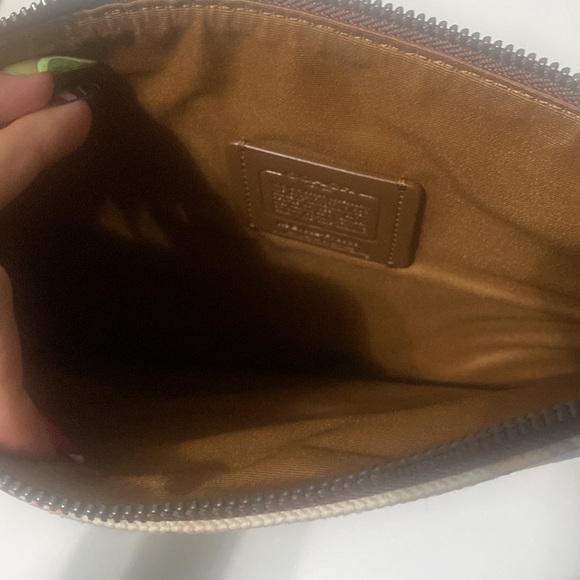 Coach Vandal Bear Collab Clutch - Picture 4 of 5